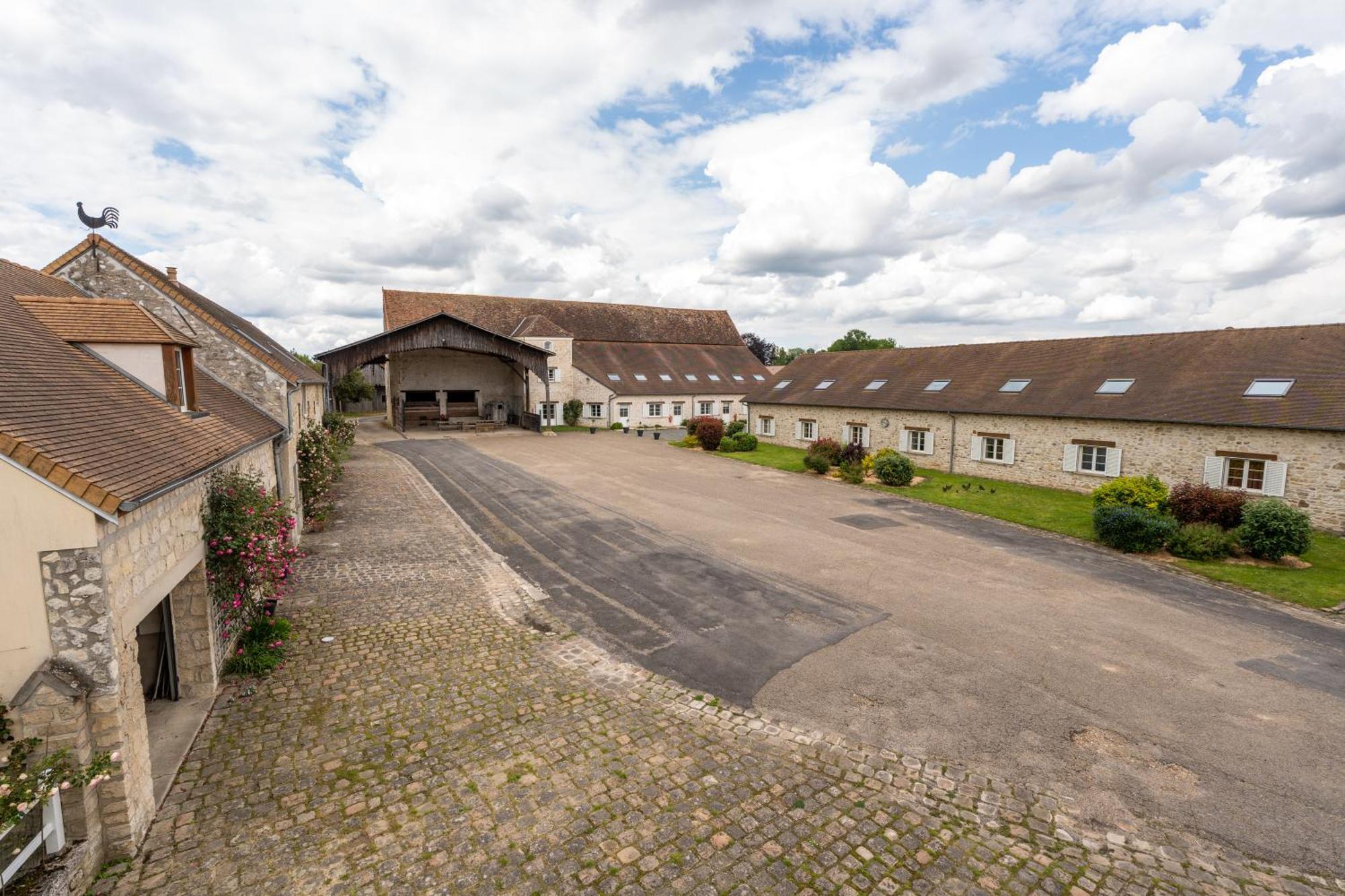 Gîtes de la Bergerie Villeneuve-sous-Dammartin Exterior foto